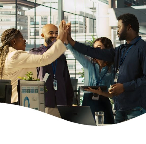 Equipe de profissionais em ambiente corporativo
